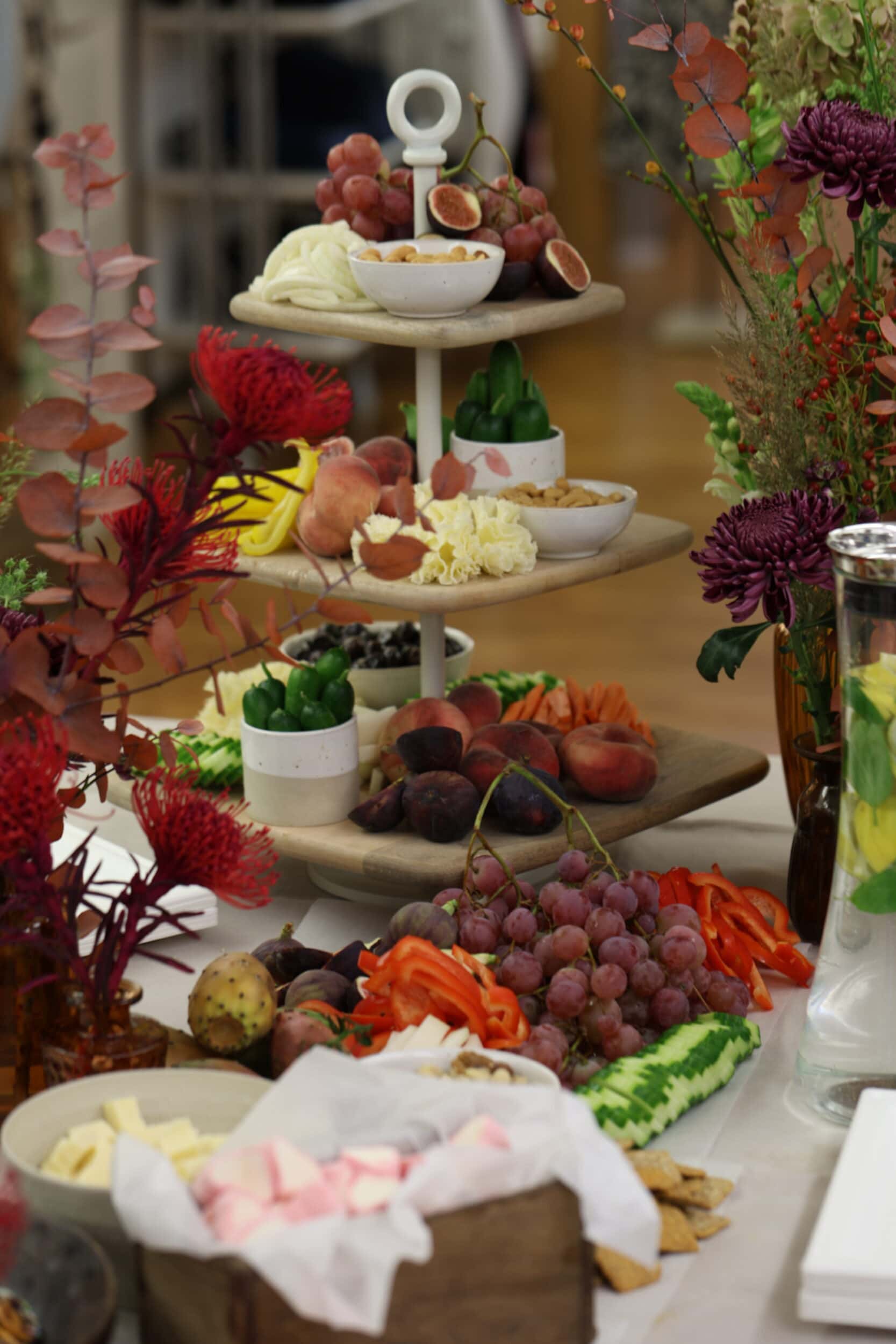Catering Apero Fingerfood Buffet mit Blumendekoration